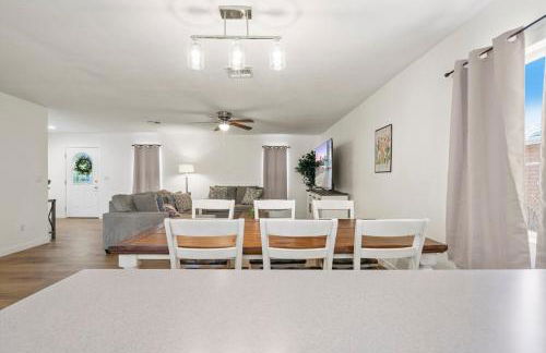 l NEW l Fully Remodeled 3BR 2BTH l 1 Min to Veterans Memorial Park - Foto 30