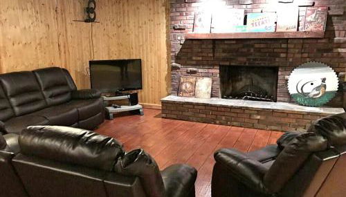 Charming Log Cabin Getaway with Private Hot Tub near Decatur, Illinois - Foto 5