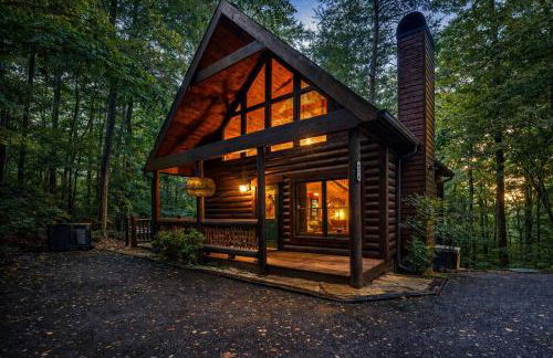 Little Pine Lodge a Smokies Hideaway - 1 mi to GSMNP - King Suite & Loft, Fireplace, Hot Tub & BEARS! - Foto 2