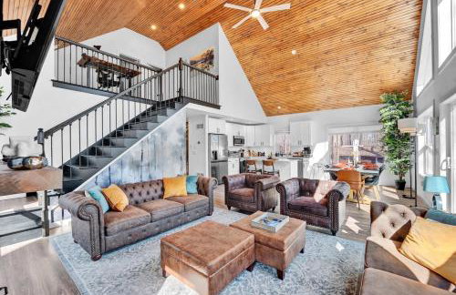 Chalet with Hot Tub, Game, Movie Room, Lake and Pool Access - Foto 13