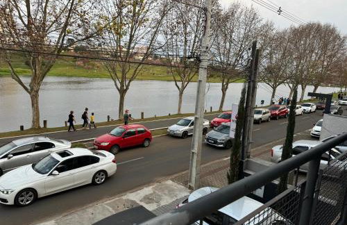 Studio com quarto e banheiro em frente ao Parque do Lago Acomoda até 2 pessoas 1 cama - Foto 25