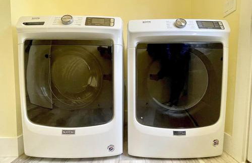 Luxury Waterfront Retreat with Hot Tub Near Acadia - Foto 31