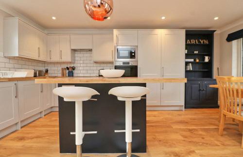 BY THE BEACH cottage, dogs welcome - Foto 2