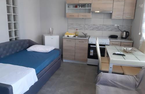 Soula's Sunshine Blue Apartment - Photo 5