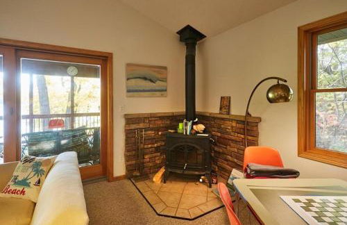 Rustic Cabin Rental with Waterfront Views on Lake Sylvia near St. Cloud, Minnesota - Foto 17