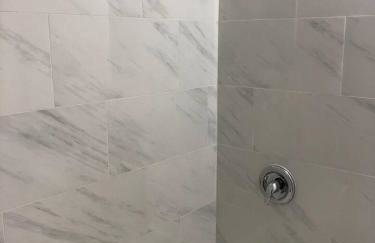 Spacious and private apartment with 3 bedrooms and 1 bathroom near Newark International Airport EWR and New York City, MetLife Stadium FIFA World Cup 20 minutes away - Foto 10