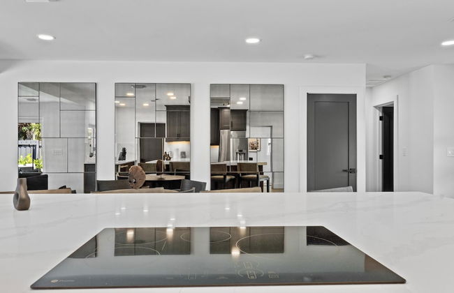 Stunning Poolside Luxury Retreat - Foto 21