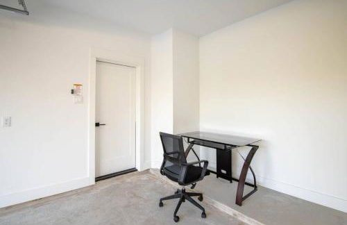 Your home away from home - Photo 6