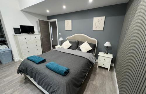 Whole house -Sleeps4-Parking-Garden-BikingHiking - Foto 6