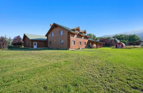 Splendor Valley Farms Huge Log Cabin with King Bed Bunk Beds and Game Room - Photo 28