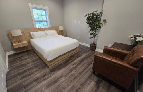 Luxury Downtown Cedar Falls Retreat - Pool Table - Outdoor Dining - Sleeps 12 - Foto 10