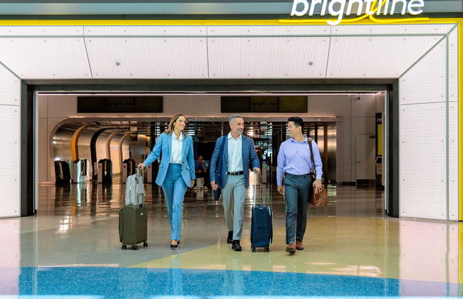 Trem de alta velocidade Brightline entre Boca Raton e Miami - Foto 1