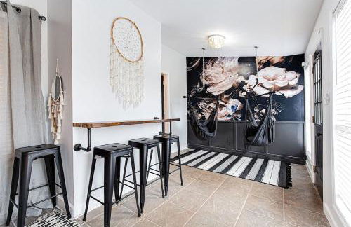 Lux Home-mins to Truist Park wKing pet friendly - Foto 8