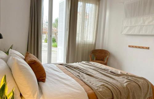 House of Hats II - Photo 3