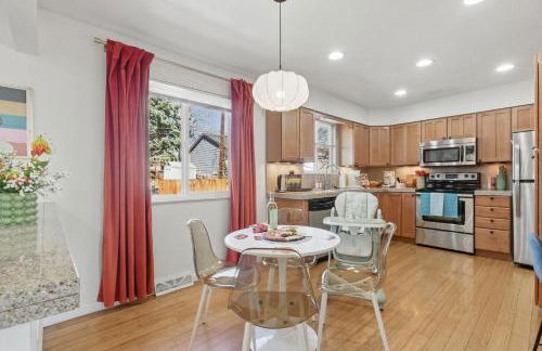 Spacious 4BD - Backyard BBQ, Fire Pit & Mini Golf - Foto 6