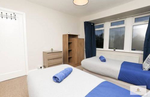 Modern 4-Bedroom 2-Bathroom with Off Road Parking in Great Sankey by Amazing Spaces Relocations Ltd - Foto 23