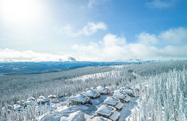 Grizzly Ridge Getaway Brand New, Hot Tub, Sleeps 11 - Photo 57