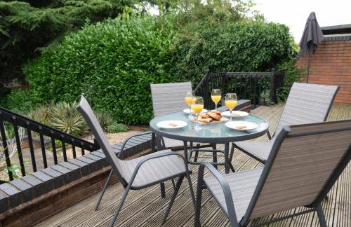 Spacious 5-bedroom home perfect for large groups - Foto 54