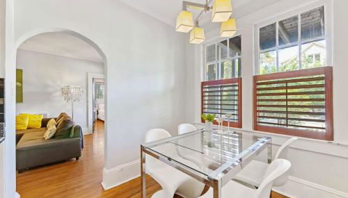 Contemporary 2BR in Myers Park with Screened Porch - Foto 3