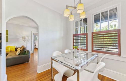 Contemporary 2BR in Myers Park with Screened Porch - Foto 3