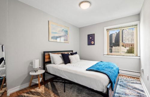 Downtown 2BR Penthouse with Prime Location & Views - Foto 6