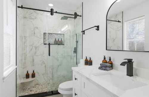 Walk to SXSW Venue, 2025 New Build Beauty at UT, Downtown, King Beds - Foto 7