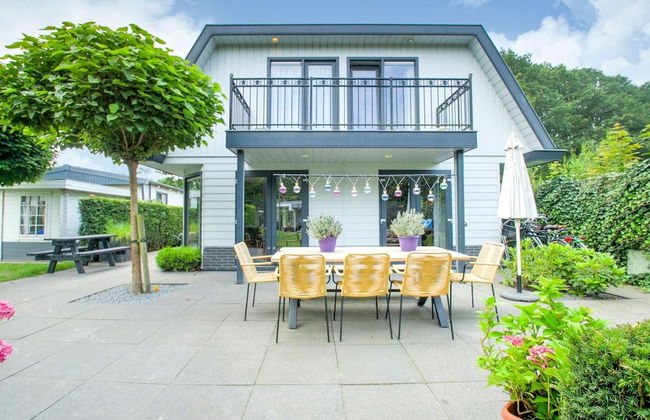 Wonderful Holiday Home nearby Efteling with Private Heated Pool & Hot Tub - Foto 1