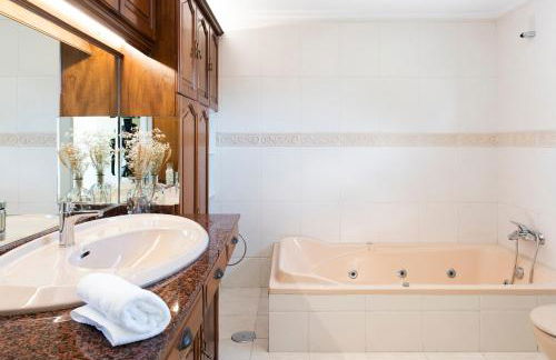 Villa El Castañal con Piscina Privada - Foto 16