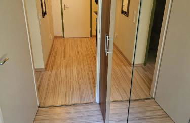 Winterberg Appartement 6 Pers aan Skilift grootste Skigebied nabij Bikepark Unieke locatie met zeer rustige tuin in het bos en het gezellige centrum leuke cafes restaurants en gratis zwembad sauna relax speelruimte parkeerplaats naast Der Brabander - Foto 48