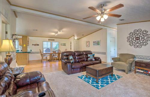 Cedar Creek Lake Access Retreat with Deck - Foto 5