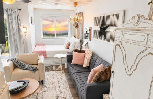 Resort- Indoor Pool, Hottub, Sauna, Gameroom - Cozy Studio-Near Slopes and Oz - Foto 4