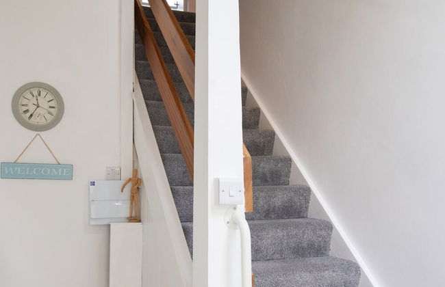 Beautiful Beachfront House wth Balcony Sea Views - Photo 28