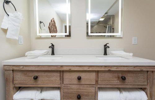 Riverfront Log Cabin Hot Tub, Mtn Views & Hottub - Foto 30