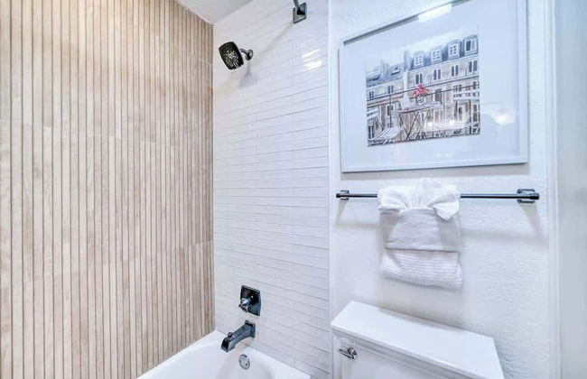 Luxurious Riverfront Condo Just 1 Blk to Schlitterbahn! - Foto 20