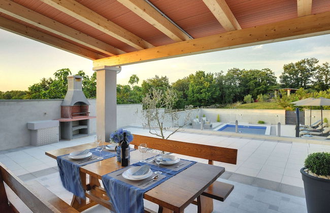 Detached House With Private Pool Near the Coast - Foto 1