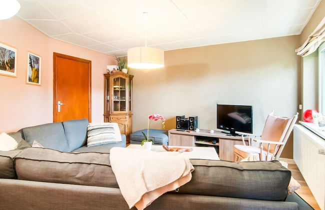 Tranquil Holiday Home With Private Garden - Photo 17