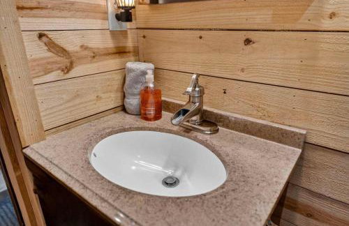 Rustic Barn Retreat w Hot Tub Game Room & FirePit - Photo 26