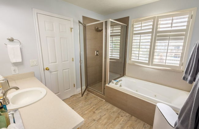 Farmington Gem 6BR Private Fenced Yard Sleeps 15 - Foto 43