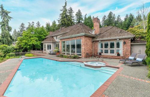 Stunning Waterfront Mansion with Pool and Hottub - Foto 3