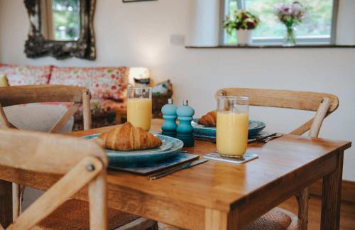 Peaceful Countryside Barn Conversion in the Yorkshire Dales by MCPI Hosting, Perfect for Couples, Small Families & Walkers - Photo 5