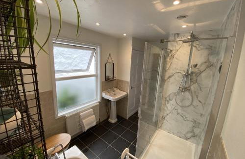 Spacious, seaside, Victorian home "Bay View Terrace", Penzance - Photo 10