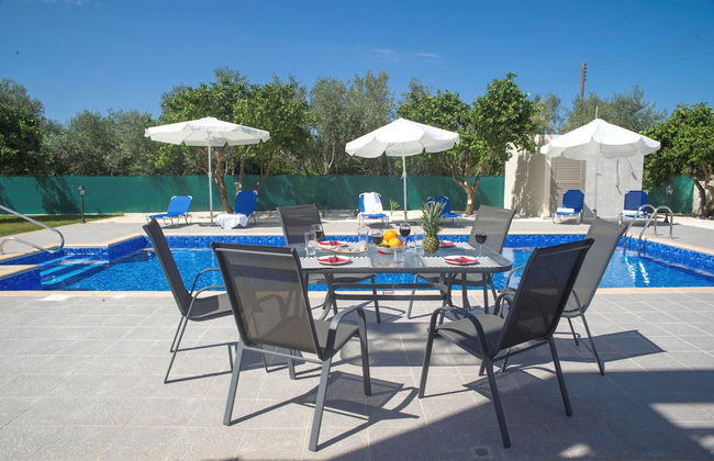 Stunning new Beach Front Villa,1st Line to the Beach, Large Pool, Wonderful Area - Foto 32