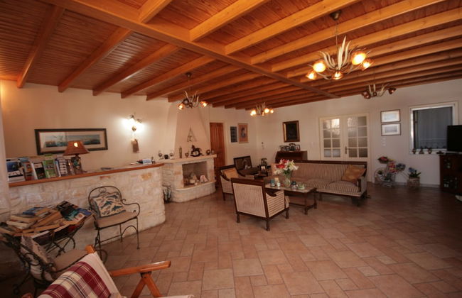 Hara Studios and Apartments - Photo 6