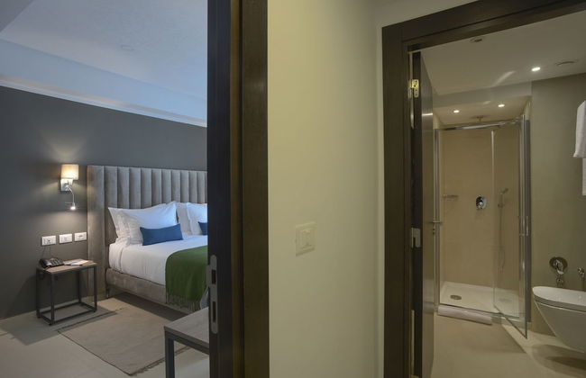 Maia Hotel Suites - Photo 20