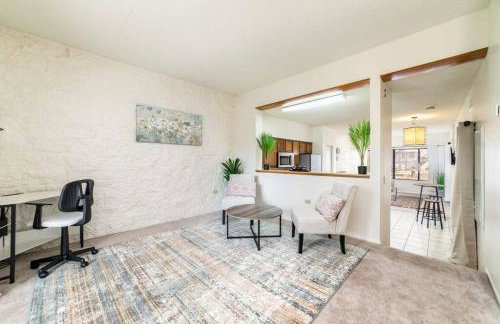 Bright Eastside 2BD 2BA Retreat w Pool and Parking - Foto 10