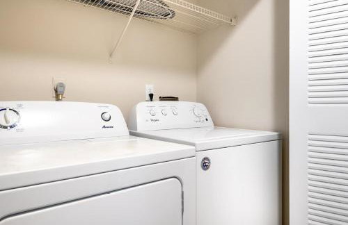 Landing Stunning 2BD Tennis Court Gym - Photo 11