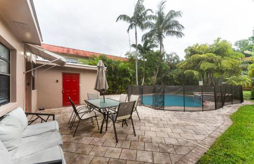 Spacious 5BR Home with Pool, Near Downtown & Beach - Foto 35