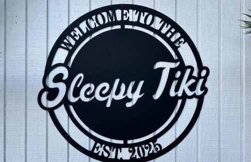 The Sleepy Tiki - game room, tiki lounge, firepit - Foto 47