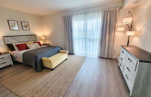 NEW Modern Condo FREE Parking & High Speed Wifi - Foto 3