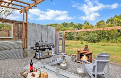 Meadow View Romantic Nature Stay w Barn, Outdoor Tub and Sauna - Foto 29